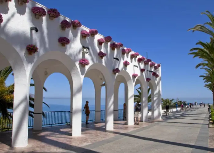 Canovas - Casa Con Jardin Privado En Centro * Nerja