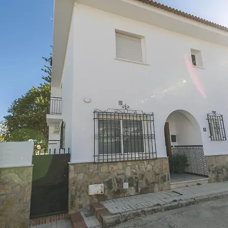Canovas - Casa Con Jardin Privado En Centro Nerja