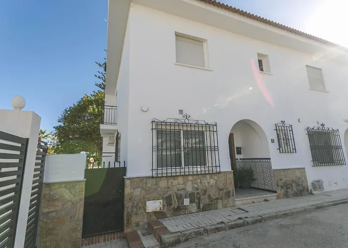 Canovas - Casa Con Jardin Privado En Centro Нерха