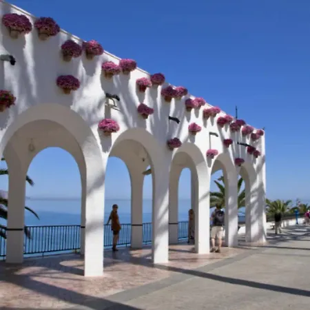 Canovas - Casa Con Jardin Privado En Centro * Nerja